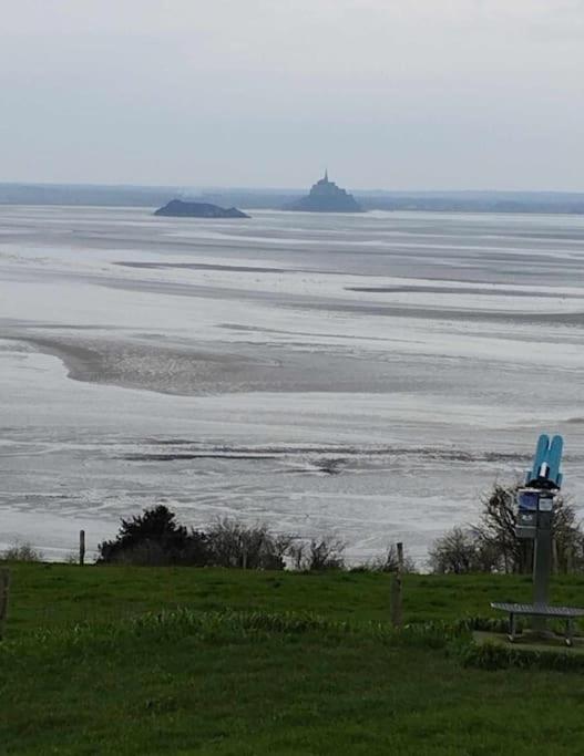 Maison Vue Sur Le Mont Saint Michel Et Sa Baie Champeaux Luaran gambar