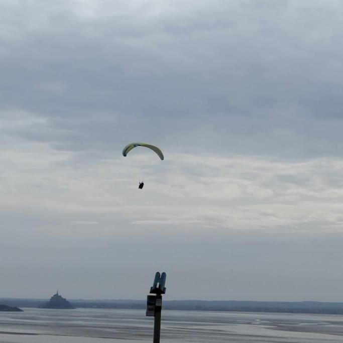 Maison Vue Sur Le Mont Saint Michel Et Sa Baie Champeaux Luaran gambar